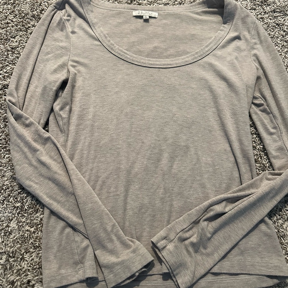 Z Supply Women's Long Sleeve Scoop Neck Tee in Light Gray